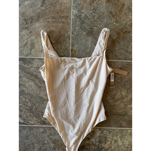 Skims Fits Everybody Square Neck Bodysuit Sand Size Medium - Picture 4 of 11